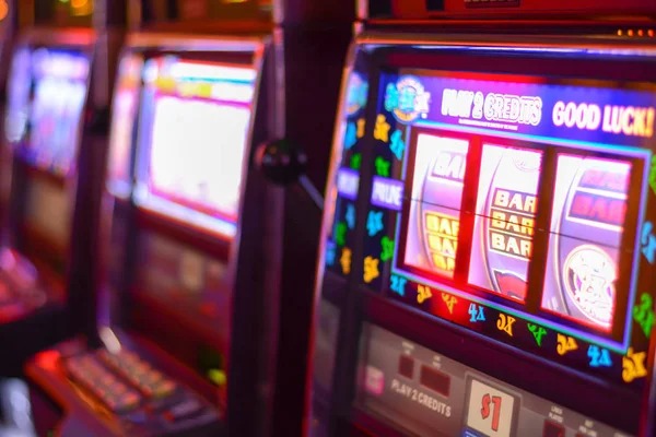 Live blackjack table on idamantoto link app with dealer and betting interface